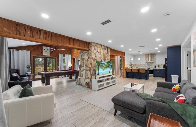 This house is a 2 bedroom(s), 2 bathrooms, located in Orange Park, FL.