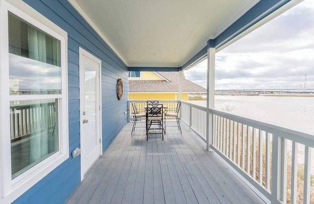 This house is a 3 bedroom(s), 1 bathrooms, located in Seabrook, TX.