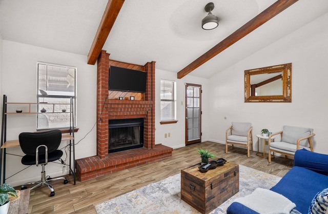 This house is a 3 bedroom(s), 2 bathrooms, located in El Paso, TX.