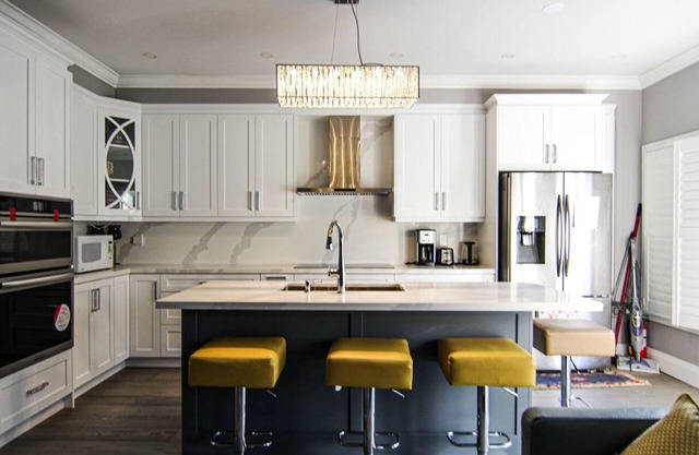 This house is a 5 bedroom(s), 4 bathrooms, located in Mississauga, ON.