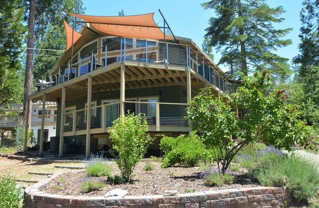 This house is a 5 bedroom(s), 5 bathrooms, located in Bass Lake, CA.
