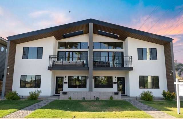 This house is a 8 bedroom(s), 8 bathrooms, located in Phoenix, AZ.