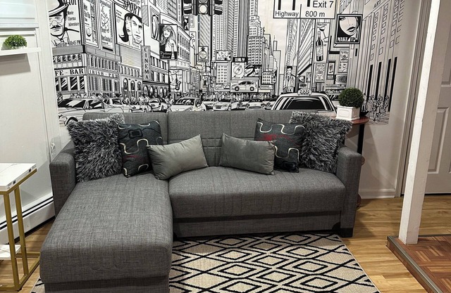 This is a cozy studio, located in close proximity to NY!