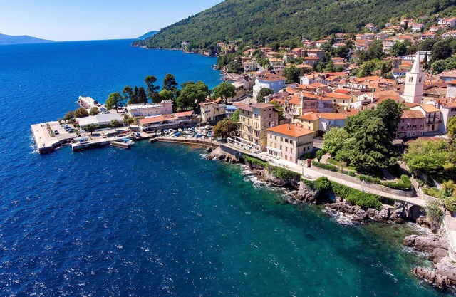 This nice vacation home is located in the hinterland of Lovran.