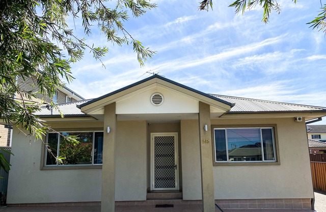 This one storey house has 5 bedrooms and 2 full bathrooms