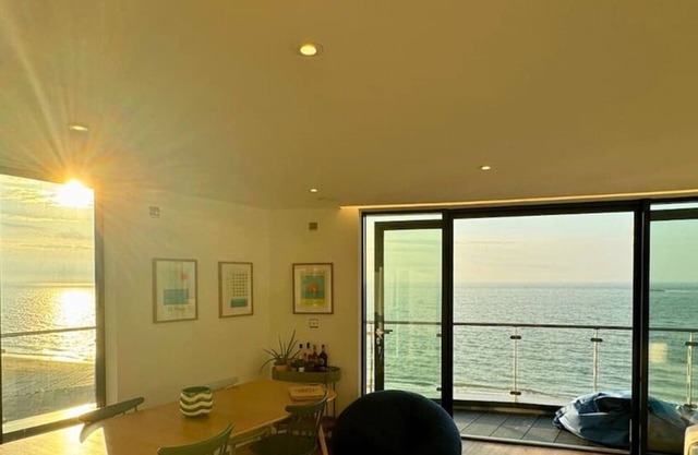 This penthouse is a 3 bedroom(s), 2 bathrooms, located in Ramsgate, England.