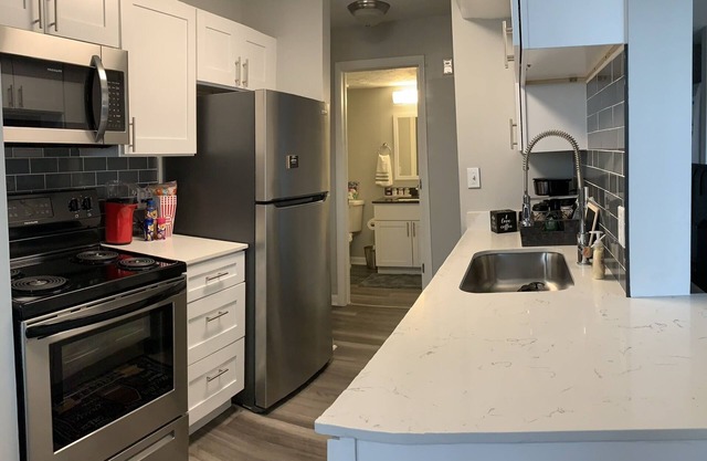 This quiet property is a comfy gem to the busy city.