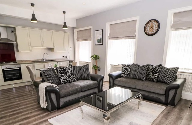 This serviced apartment is a 1 bedroom(s), 1 bathrooms, located in West Yorkshire, England.