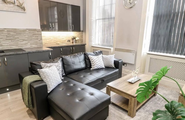 This serviced apartment is a 2 bedroom(s), 1 bathrooms, located in West Yorkshire, England.