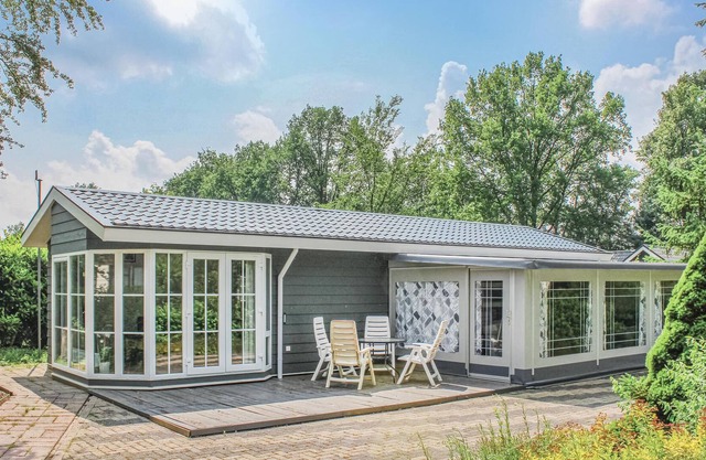 This spacious vacation home in Ruurlo has all the facilities for a successful vacation with the fami
