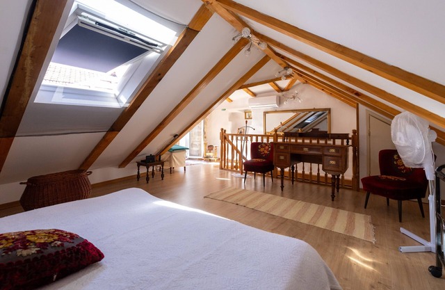 Three bedroom apartment with balcony Stari Grad, Hvar (A-22052-a)