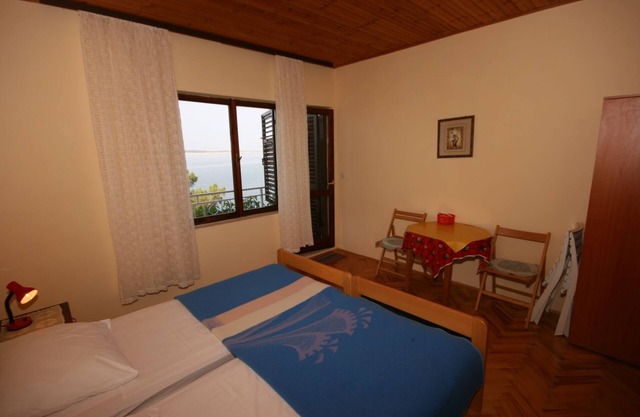 Three bedroom apartment near beach Starigrad, Paklenica (A-6589-a)