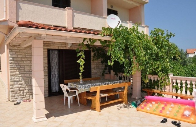 Three bedroom apartment with terrace and sea view Lopar, Rab (A-23747-a)