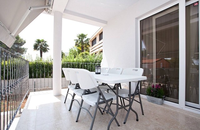 Three bedroom apartment with terrace Rovinj (A-3393-a)
