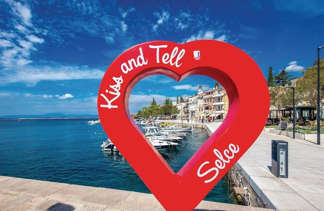 Three-bedroom apartment, center of Selce