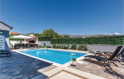 Three-Bedroom Apartment In Split