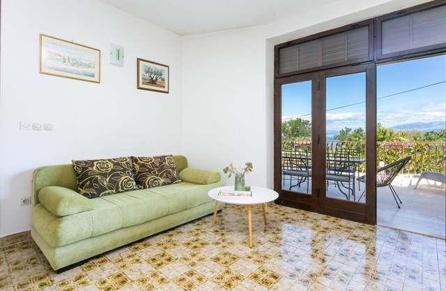 Three bedroom apartment with terrace and sea view Mirca, Brač (A-732-a)