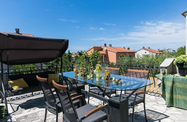 Three bedroom apartment with terrace Poreč (A-6922-a)