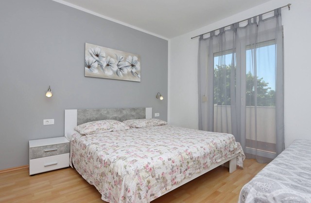 Three bedroom apartment with terrace and sea view Supetarska Draga - Donja, Rab (A-4966-a)