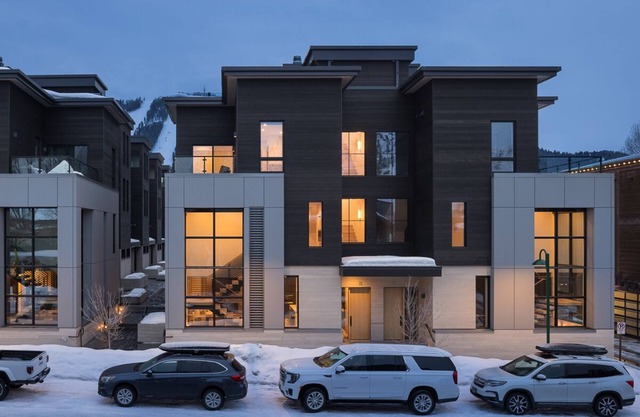 Three-Bedroom, Five-Floor Townhouse in the Heart Jackson