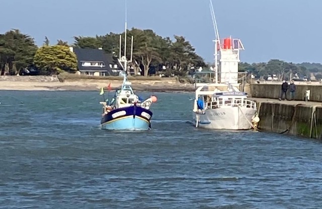 THREE MINUTES FROM THE PORT