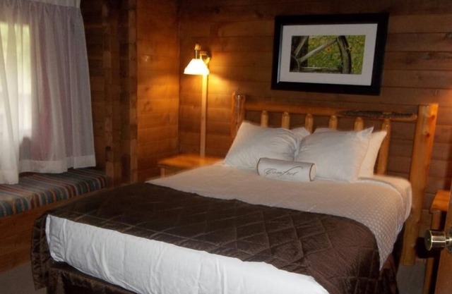 Three Modish Units! Family & Friends Getaway! 4 Seasons Recreation, Pool