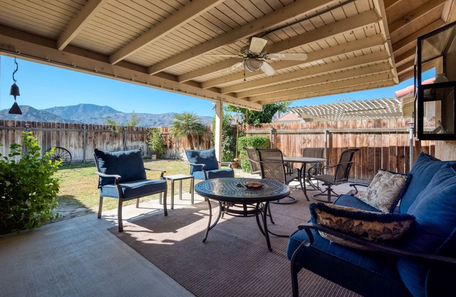 Three Palms Majestic Mountain Views on a Tranquil and Quiet Cul-de-sac