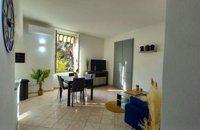 Three-room apartment station 1 minute walk -Free parking