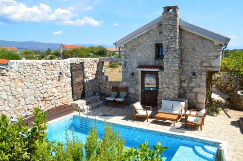 Three Sisters, absolutely unique stone houses, 200 m from the beach