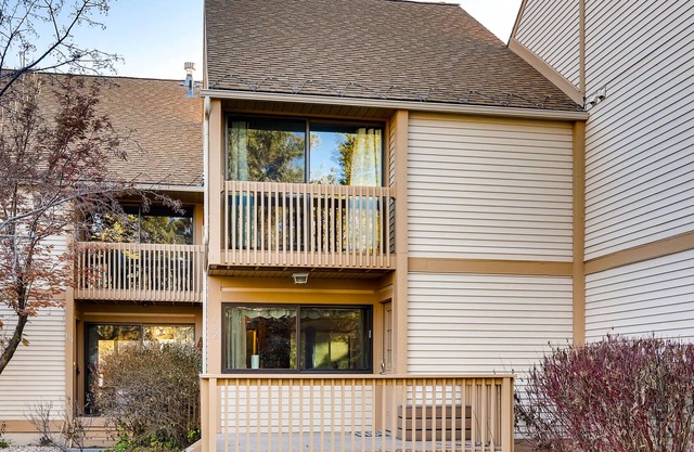 Three-story Park City townhome w/ mountain views & an added loft!