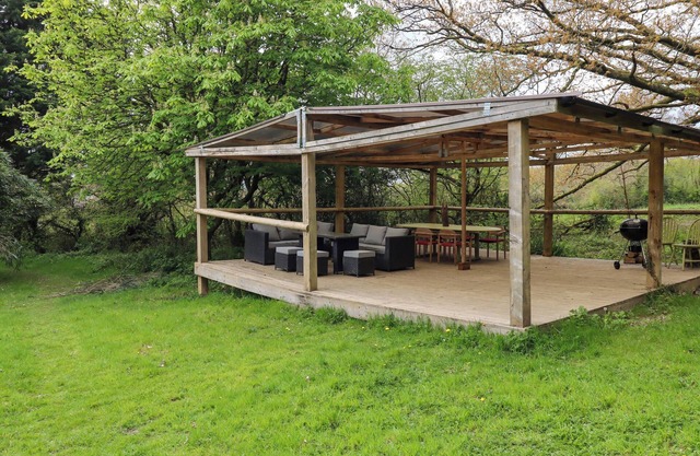 THRESHERS, pet friendly, character holiday cottage in Bridestowe