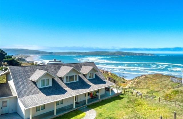 TidePool~Relaxing Family Getaway! Walk to Beach!Decks!HtTb/GmRm/PupOK/WiFi