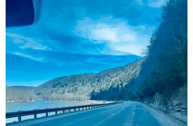 TIDIOUTE WHISKER BISCUIT-ALLEGHENY RIVER VIEW WITH ACCESS