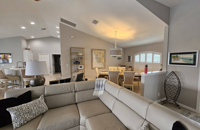 Tiki Hut on Canal w/Gulf Access, Heated Pool Lanai 12 min. to PGD Airport