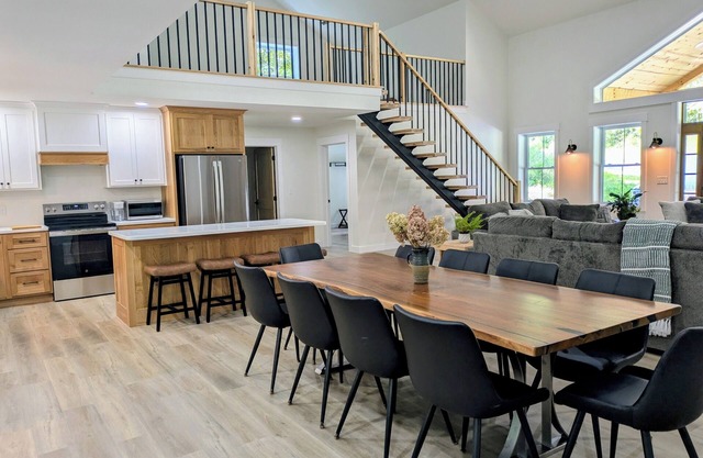 Timber Cove Woodland Retreat - New 4 BR/3 BA - Hocking Hills - Hot Tub