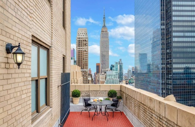 Timeless NYC Charm in a Centrally Located Art Deco Hotel Room