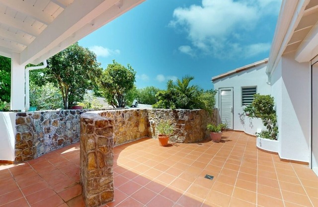 Timeless Tides with Ocean Views 3-bdrm 3 bath, Pool, Full AC, Wifi, Dawn Beach.