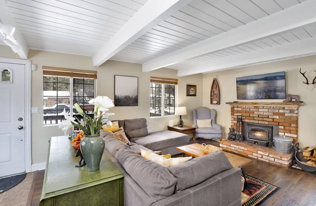 Tinker Bell Gambrel Retreat Cabin at Big Bear