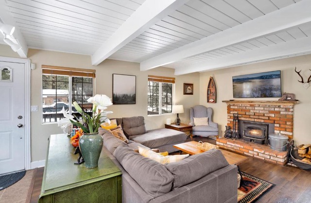 Tinker Bell Gambrel by Big Bear Vacations Ultra Relaxing Bear City Retreat