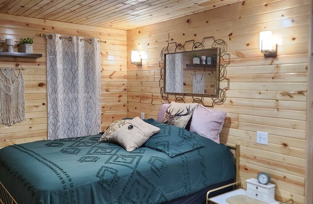 Tiny Cozy Cottage in Edina, MO