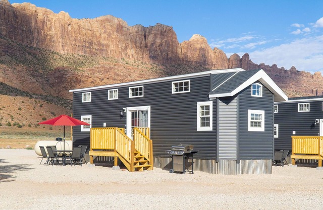 Tiny Home #4 - Tiny Home #4 Funstays Redrock