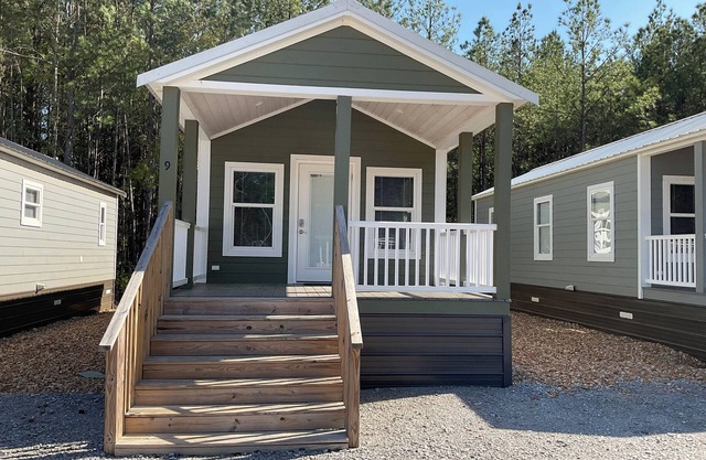 Tiny Homes for Rent, minutes to the Casino, Golf Course & Water Park