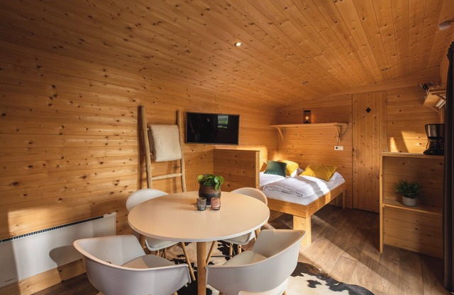 Tiny House 4 people - One Bedroom Resort, Sleeps 4