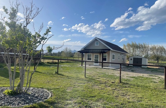 Tiny house hideaway just outside of town