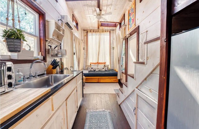 Tiny House On 5 Acres 20 min from Downtown Austin