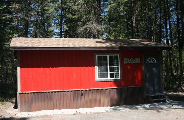 Tiny Red Farmhouse centrally located in Columbia Falls