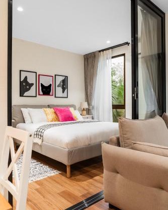 Title Halo Life in Yellow 40m2 King Bed Pool