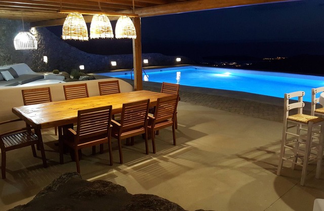 To other view βρίσκεται μόλις 3’από την πιο διασημη παραλία της Μυκόνου