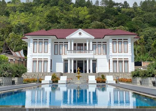 Toba Retreat Mansion and Villas