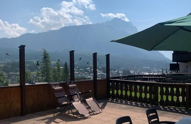 Tofana and bobsled area -luxury apartment (8 beds) with terrace near center